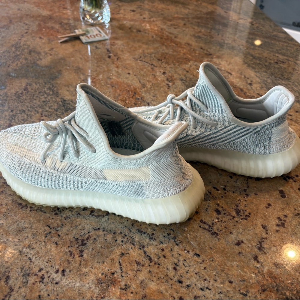 Yeezy boost 350 v2 cloud white